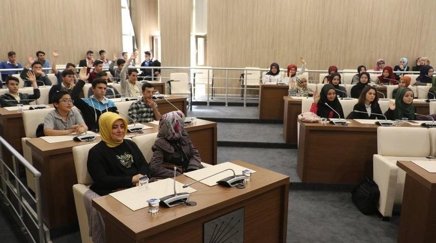 Başkan Aydın T&uuml;gva&rsquo;lı Gen&ccedil;lerin Sorularını Yanıtladı