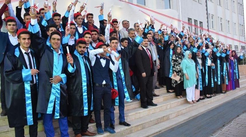 Kahta Ebu Sadık Anadolu Lisesinde Mezuniyet T&ouml;reni