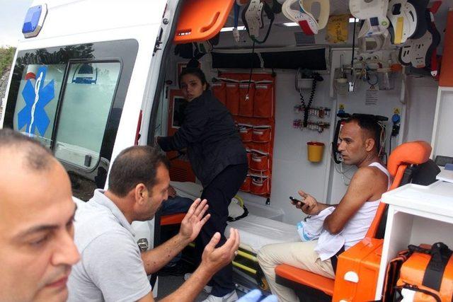Antalya’da Otel Servis Minibüsü Devrildi:5 Kişi Yaralandı