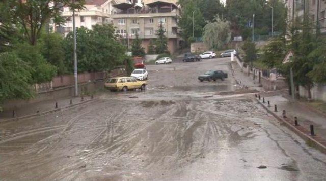 Ankara'da Sağanak Yağış Etkili Oldu