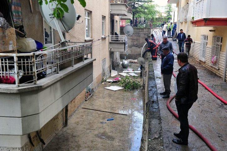Başkent’te Ev Ve İş Yerlerini Su Bastı G2