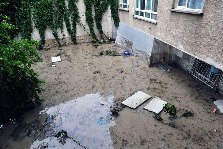 Başkent’te Ev Ve İş Yerlerini Su Bastı G3