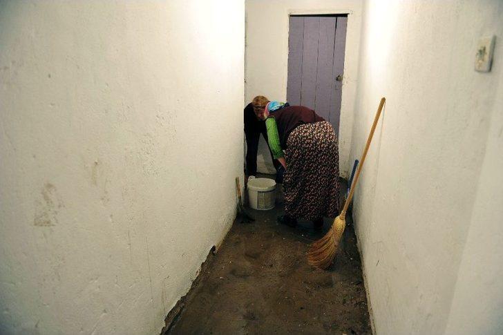 Başkent’te Ev Ve İş Yerlerini Su Bastı G4