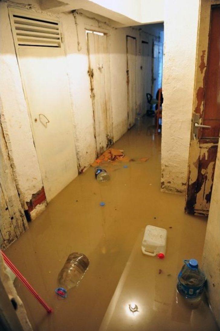 Başkent’te Ev Ve İş Yerlerini Su Bastı G5