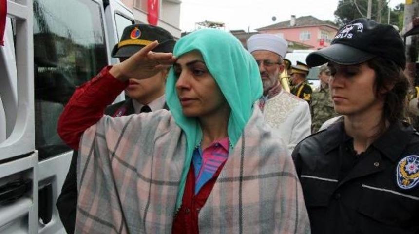 Şehit Uzman &Ccedil;avuş &Ouml;zdemir, Baba Ocağında Son Yolculuğuna Uğurlandı (2)