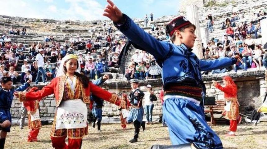 Didim'deki Tales Sempozyumu'nda &Uuml;nl&uuml; D&uuml;ş&uuml;n&uuml;rler Buluştu