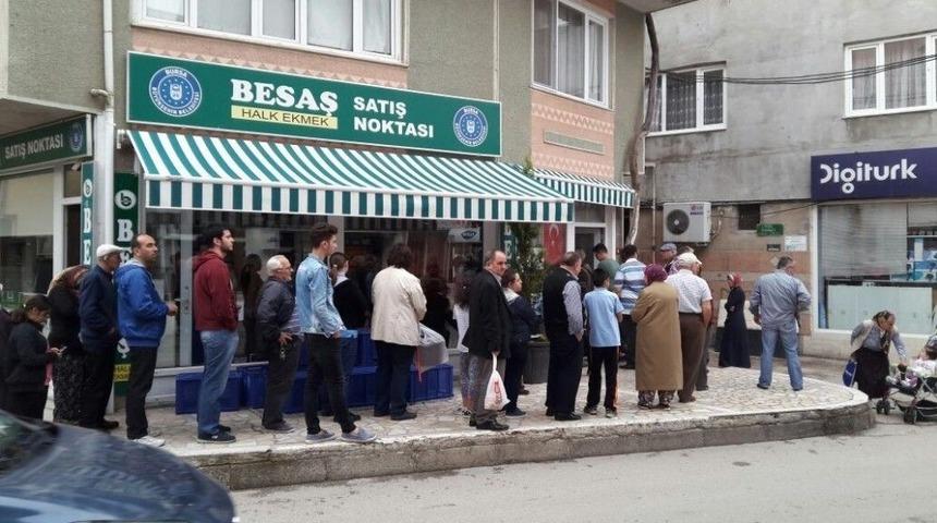 Bursa&rsquo;da İftar Vaktinde Pide Kuyruğu