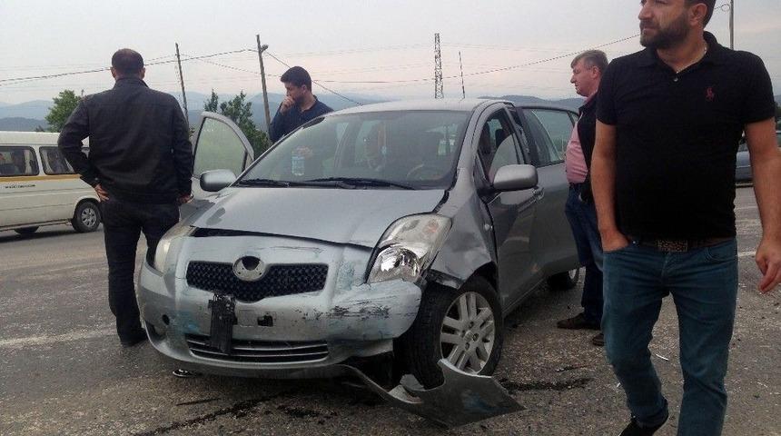 Bilecik’te İki Otomobil Çarpıştı: 3 Yaralı