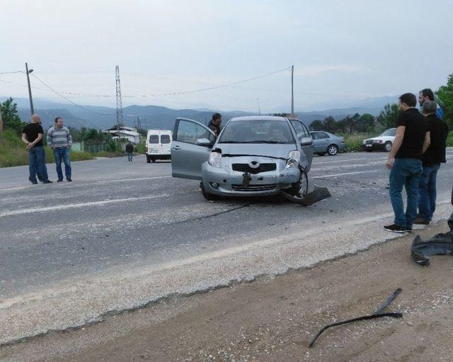 Bilecik’te İki Otomobil Çarpıştı: 3 Yaralı