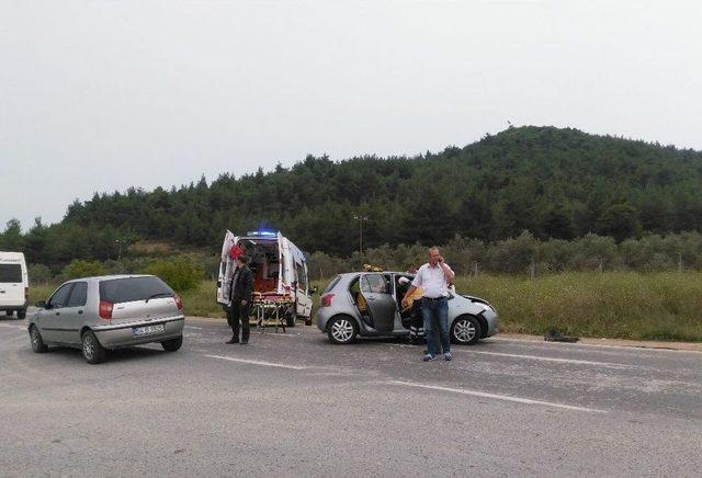 Bilecik’te İki Otomobil Çarpıştı: 3 Yaralı