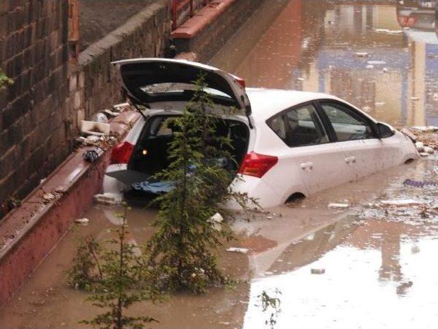 Çorum'da Şiddetli Yağış Hayatı Felç Etti (2)