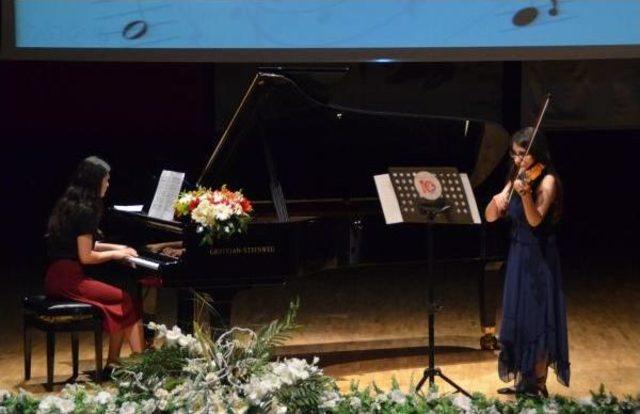 Anasınıfı Öğrencisinden Festival Açılışında Piyano Konseri