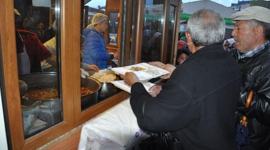 13 Yıldır Kars&rsquo;ta İftar Topunu Atıyor