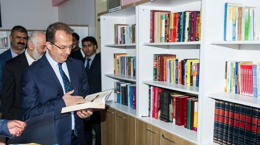 Vali Taşyapan, Filistin Vakfı Kız Anadolu İmam Hatip Lisesi K&uuml;t&uuml;phanesi A&ccedil;ılış T&ouml;renine Katıldı