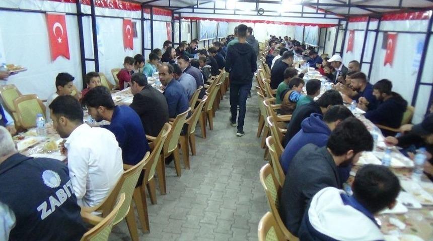 Hakkari Belediyesi İftar &Ccedil;adırı A&ccedil;tı