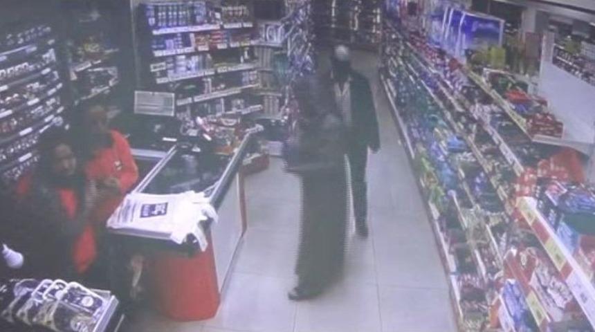 Depreme Aldırış Etmeden Alışverişe Devam Ettiler