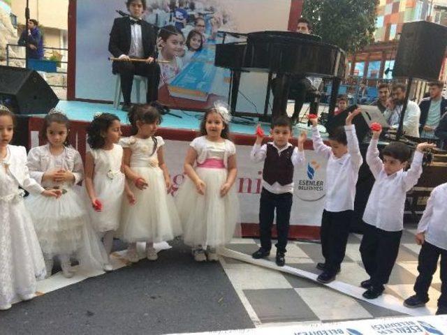 Çocuklar, Dünyanın Ilk Çocuk Sokağı'nda Iftarını Açtı