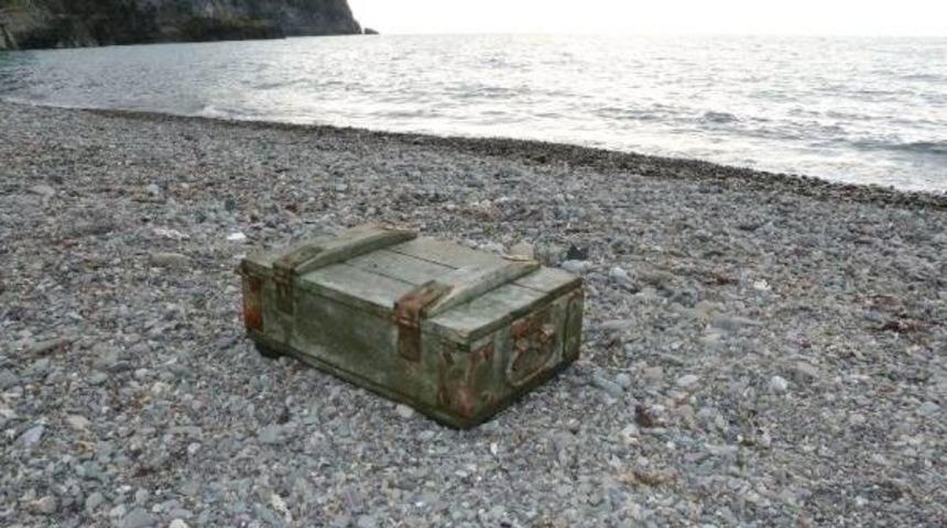 Zonguldak'ta Kıyıya M&uuml;himmat Sandığı Vurdu