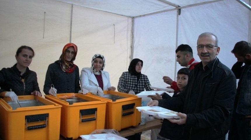 Artvin İlk İftarını Birlikte Yaptı