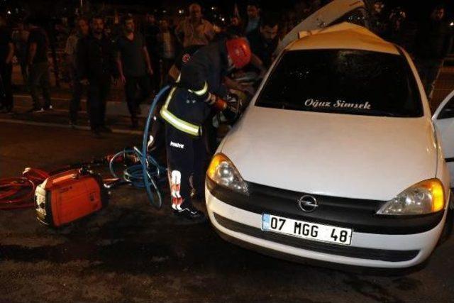 Polis Aracı Otomobile Arkadan Çarptı: 1 Ölü, 5 Yaralı