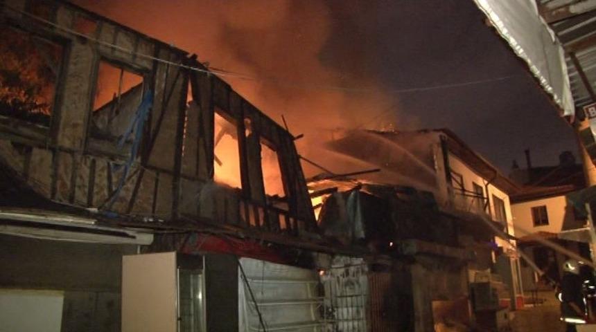 İtfaiye Meydanı Alevlere Teslim Oldu