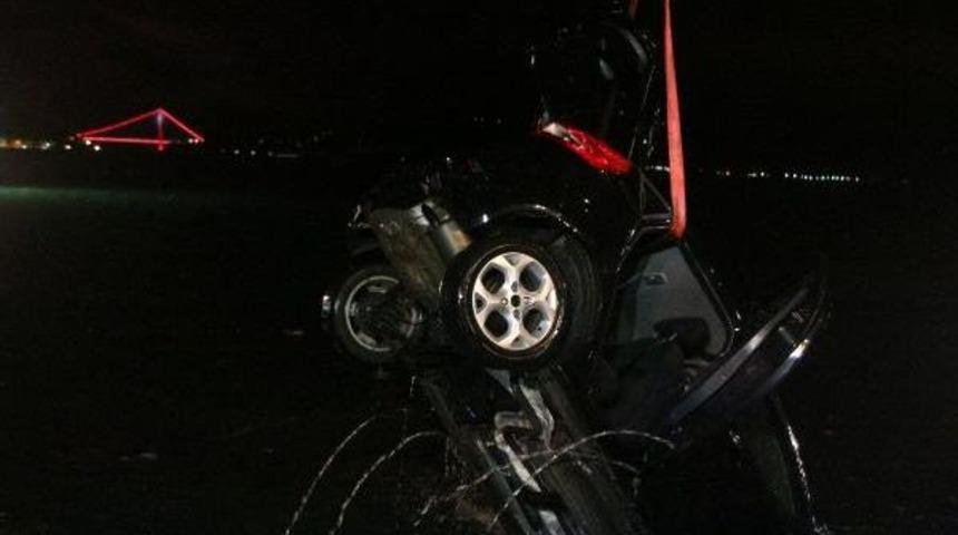 Eşiyle Tartışan Kadın Otomobili Denize Attı