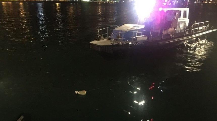 Eşine Kızdı Otomobili Denize Attı