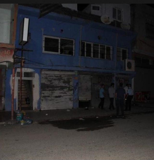 Adana'da Kahveye Silahlı Saldırı: 2 Yaralı