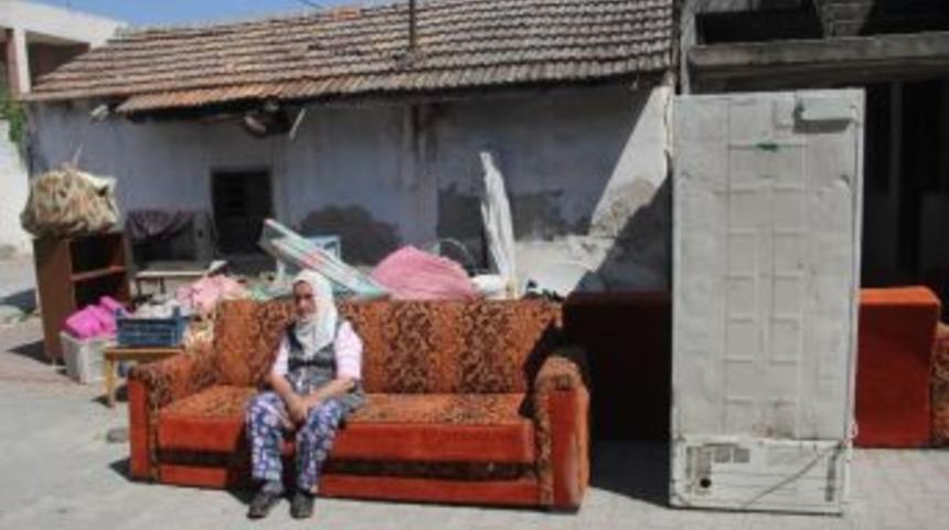 1 Haftadır Sokakta Kalan Sultan Nineye Devlet Sahip &Ccedil;ıktı