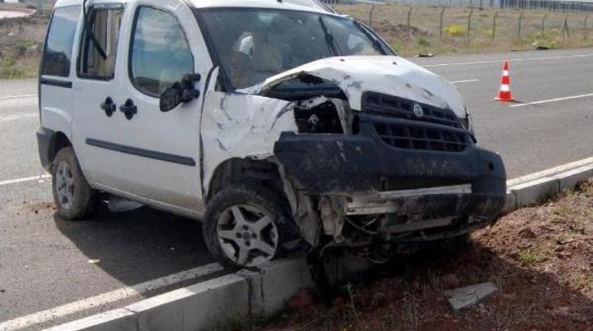 Kayseri'de Takla Atan Ara&ccedil;ta 2 Yaralı