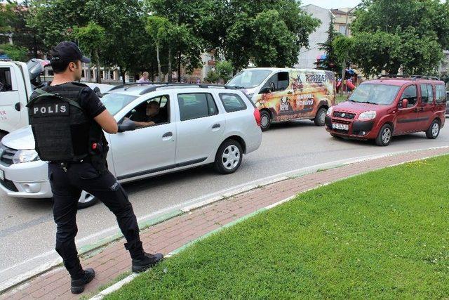 Bursa Polisinden ’huzurlu Sokaklar’ Uygulaması