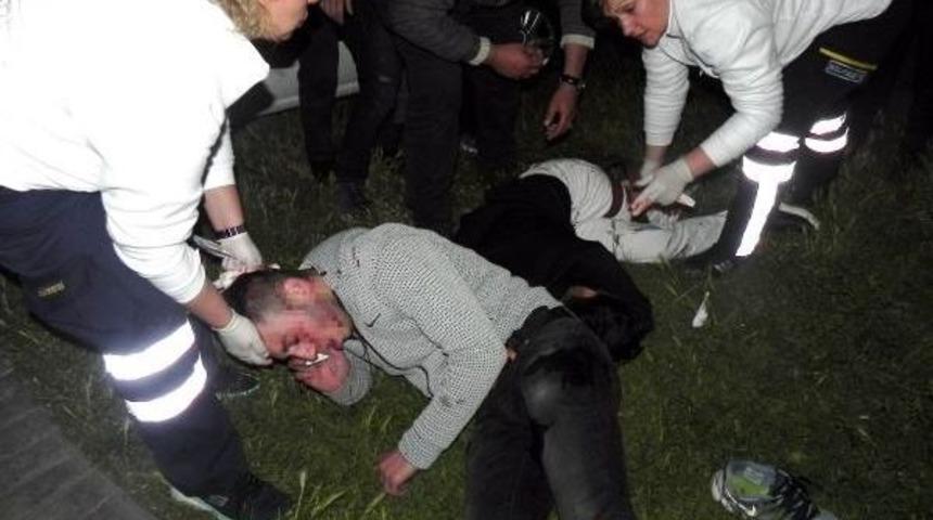 Pinhani Konserinin Yanında Bı&ccedil;aklı Saldırı: 2 Yaralı