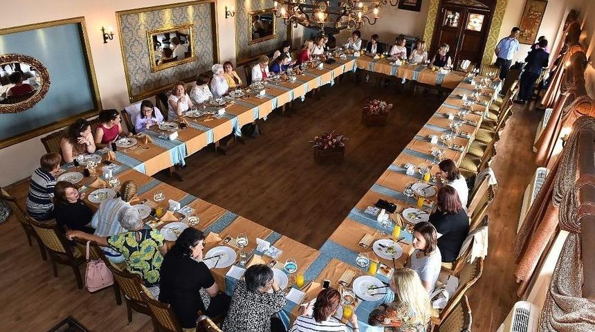 Başkan Eşleri Hasret Giderdi