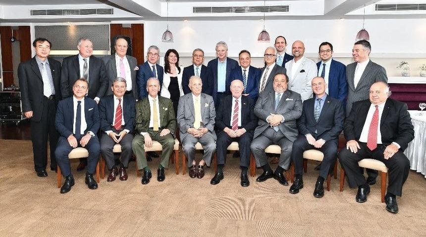 Konsoloslar İzmir’i Konuştu