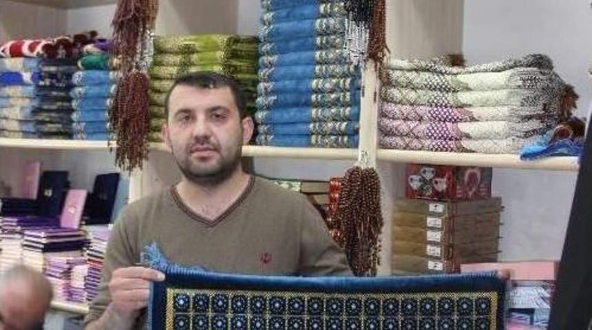 Ramazanda Namaz &Ouml;ğreten Seccadelere İlgi Artıyor