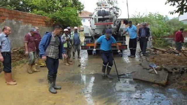 Burhaniye'de Selde 50 Keçi Telef Oldu, Evleri Su Bastı