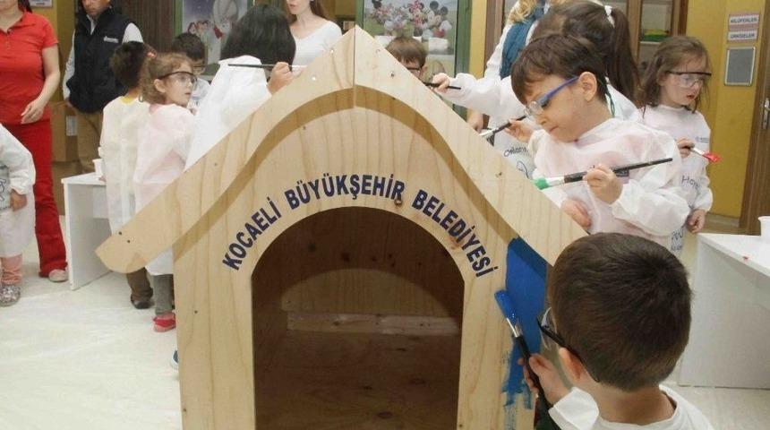 Miniklerden Sokak Hayvanlarına Kul&uuml;be