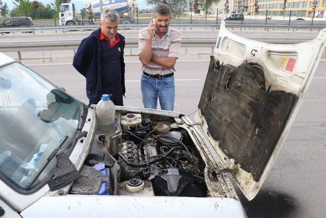 Duman İçinde Kalan Araca İtfaiye Müdahale Etti