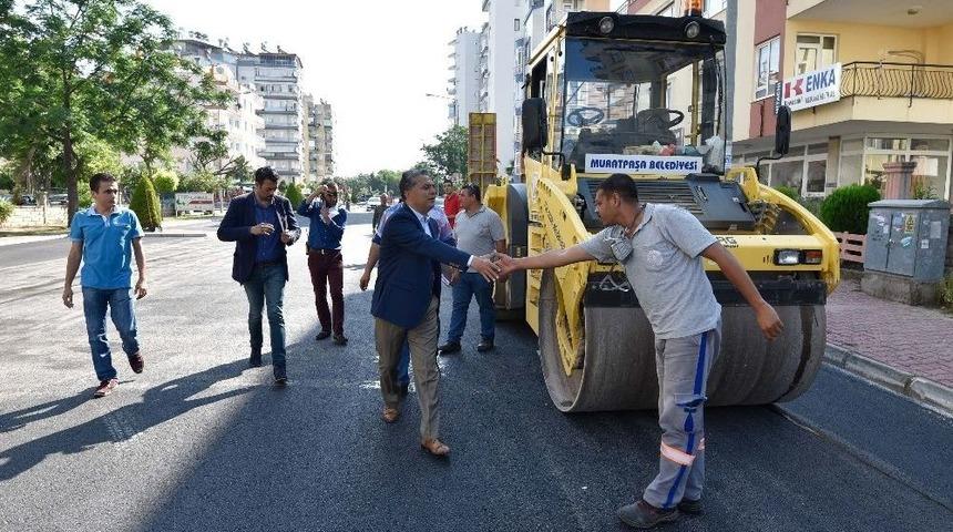 Başkan Uysal Asfalt &Ccedil;alışmalarını Yerinde Denetledi
