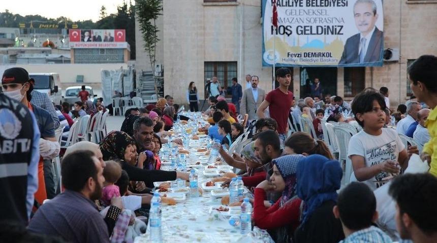 Demirkol, İlk İftarda Yine Vatandaşlarla Birlikteydi