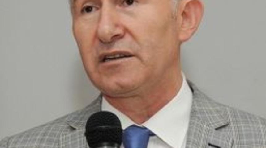 T&uuml;rkiye Gazetesi&rsquo;nden Mehmet G&ouml;rmez&rsquo;i Savunan Yazarlara Sorular