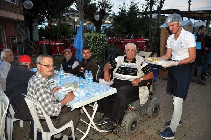 Büyükşehir Nazilli’de İftar Sofraları Kuruldu G2