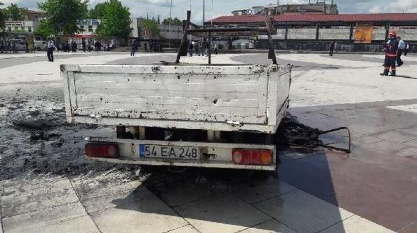 Kamyoneti Ateşe Verdi