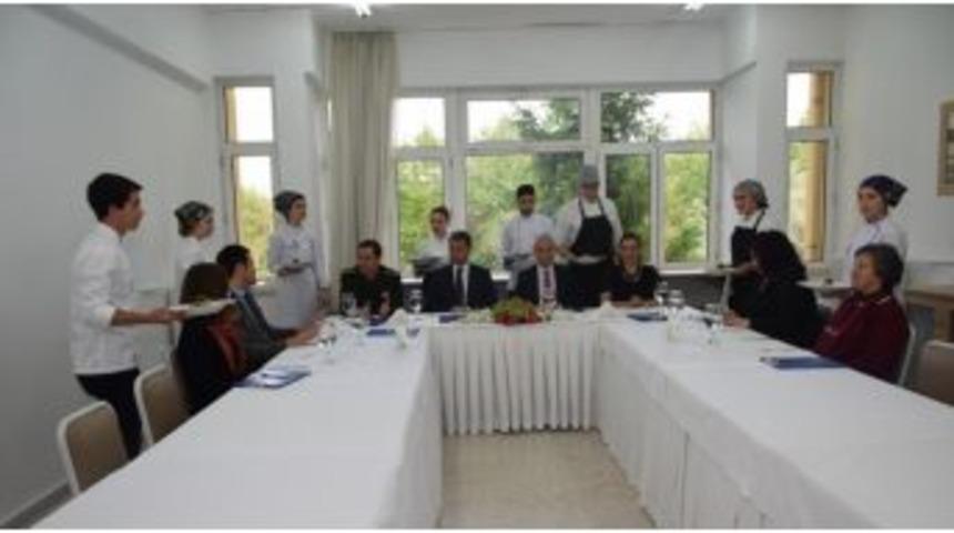 Gastronomi &Ouml;ğrencilerinden Final Sunumu