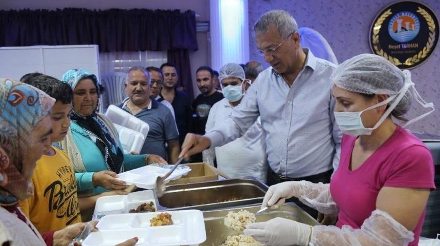 Başkan Tarhan Ramazan Ayının İlk İftarında Vatandaşlarla Buluştu