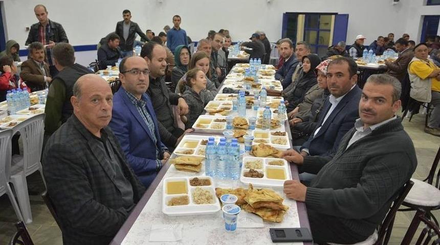 Başkan &Ccedil;&ouml;l, İlk İftarını Vatandaşlarla Birlikte A&ccedil;tı