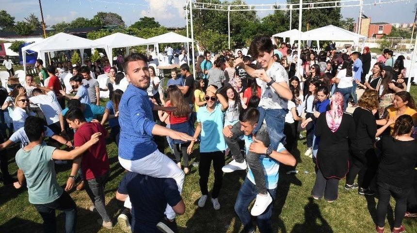 &Uuml;niversite Adayları Lys &Ouml;ncesi Moral Depoladı