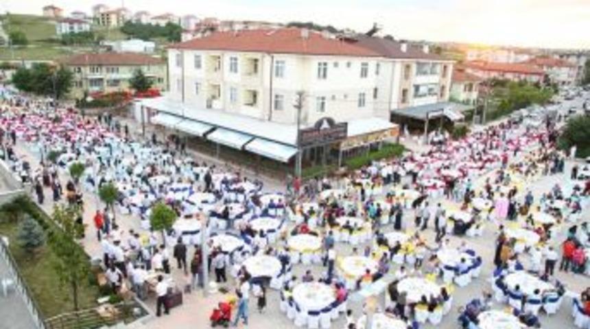G&ouml;n&uuml;l Sofralarının İlki Kaynarca&rsquo;da Kuruluyor