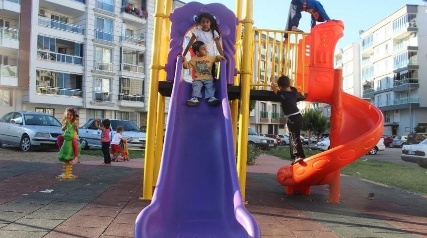 Alaşehir’in Parklarına Yeni Nesil Oyun Grubu