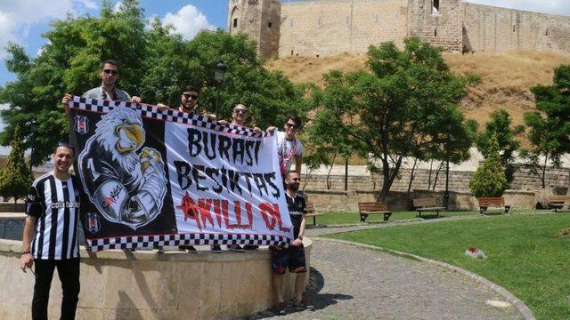 Gaziantep Sokakları Siyah Beyaza Büründü